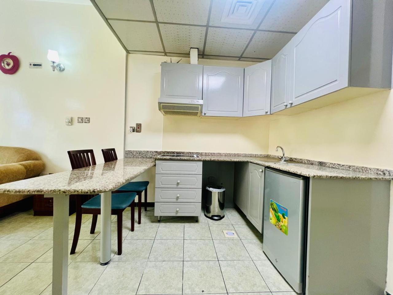 Sky Hotel Apartments Дубай Екстер'єр фото