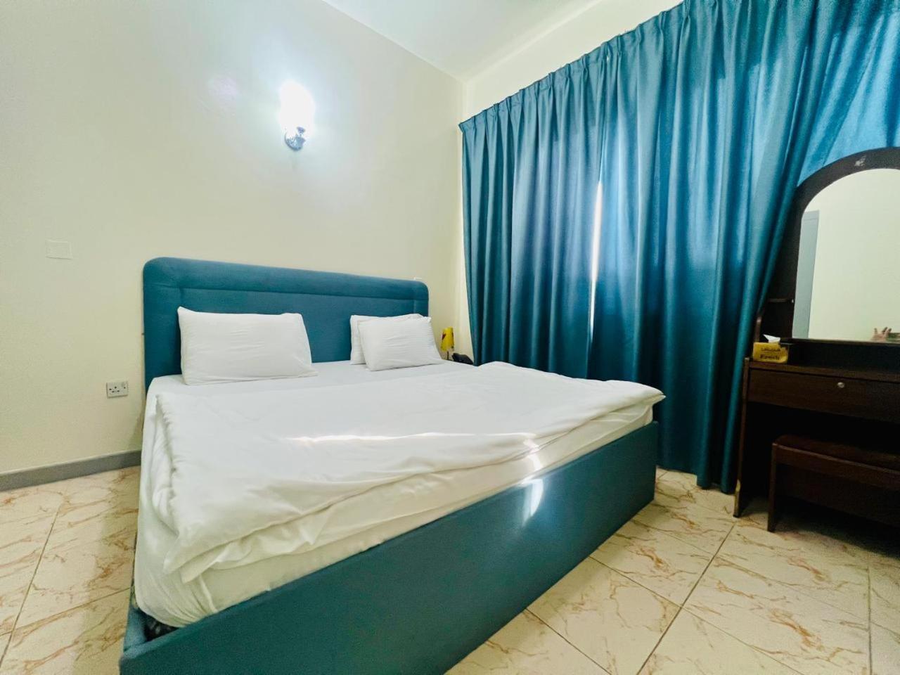 Sky Hotel Apartments Дубай Екстер'єр фото