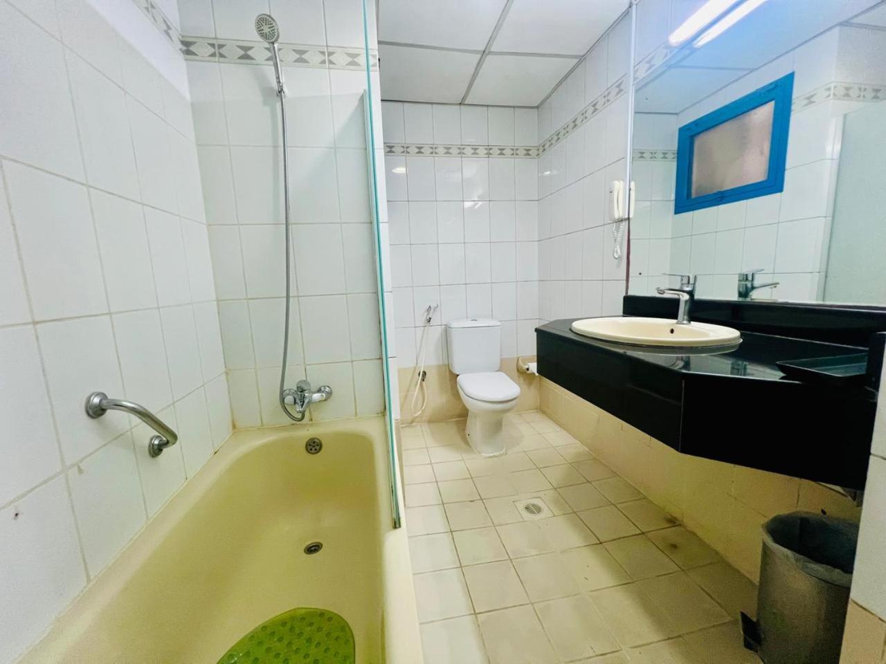 Sky Hotel Apartments Дубай Екстер'єр фото