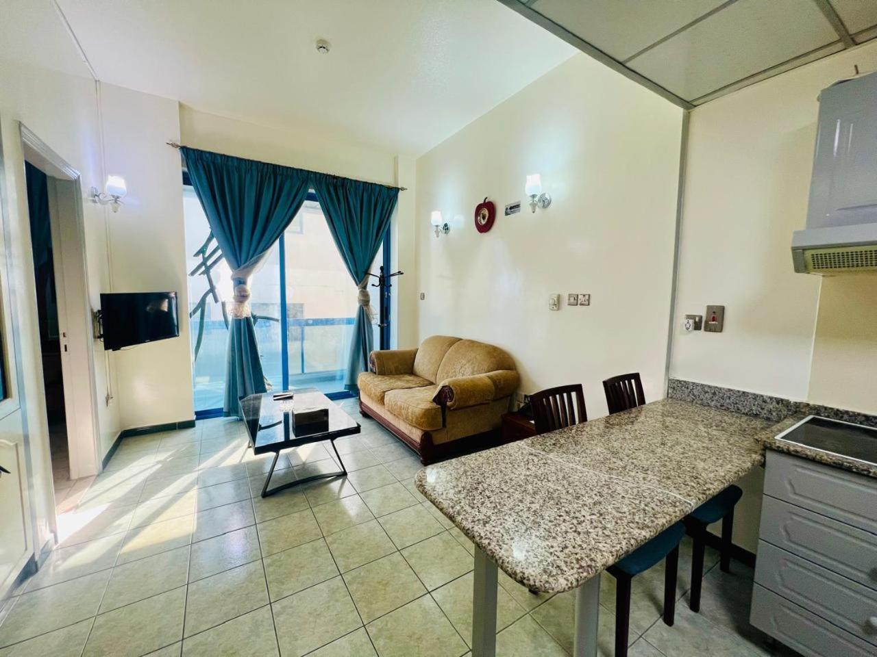 Sky Hotel Apartments Дубай Екстер'єр фото