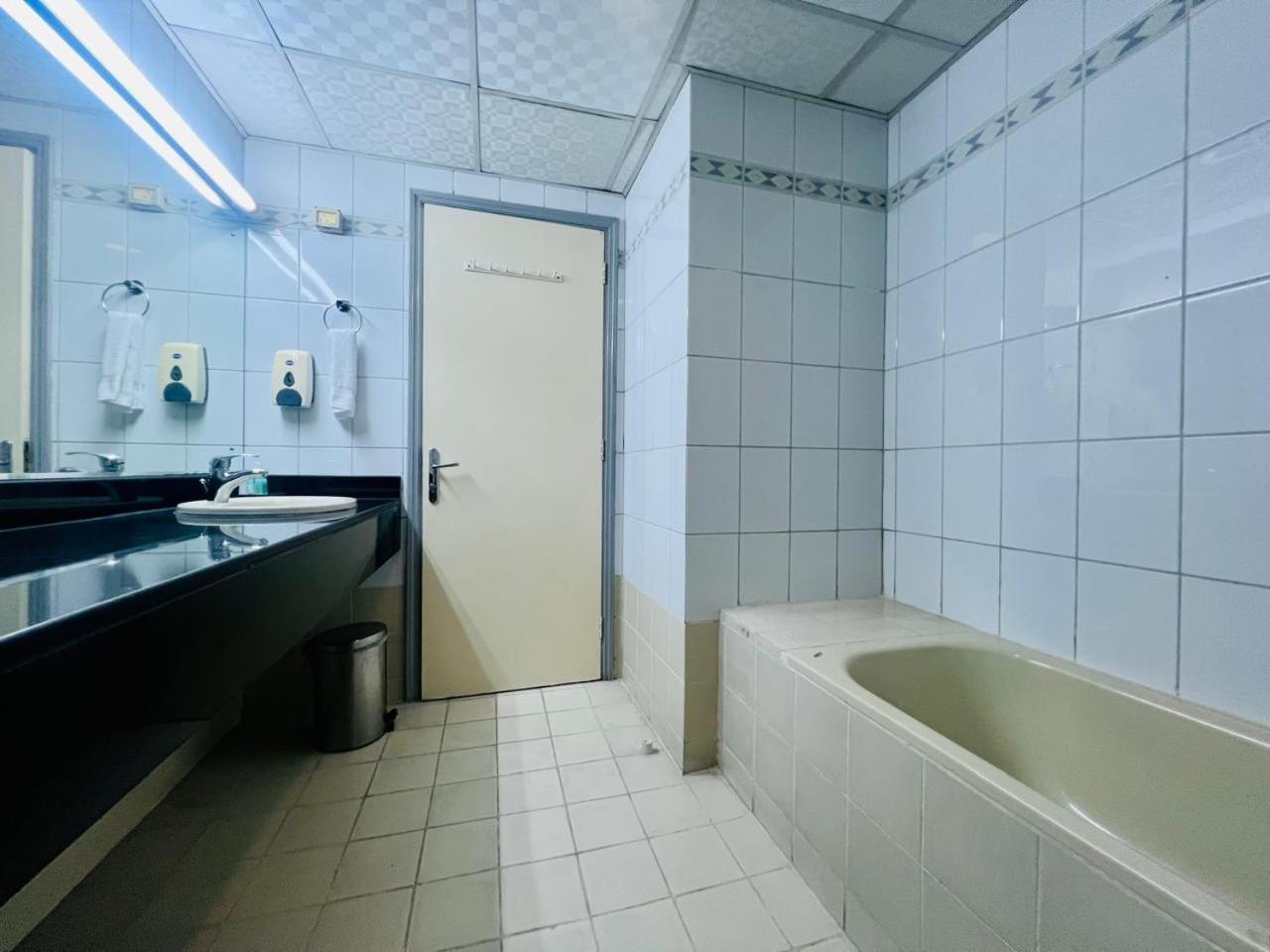 Sky Hotel Apartments Дубай Екстер'єр фото