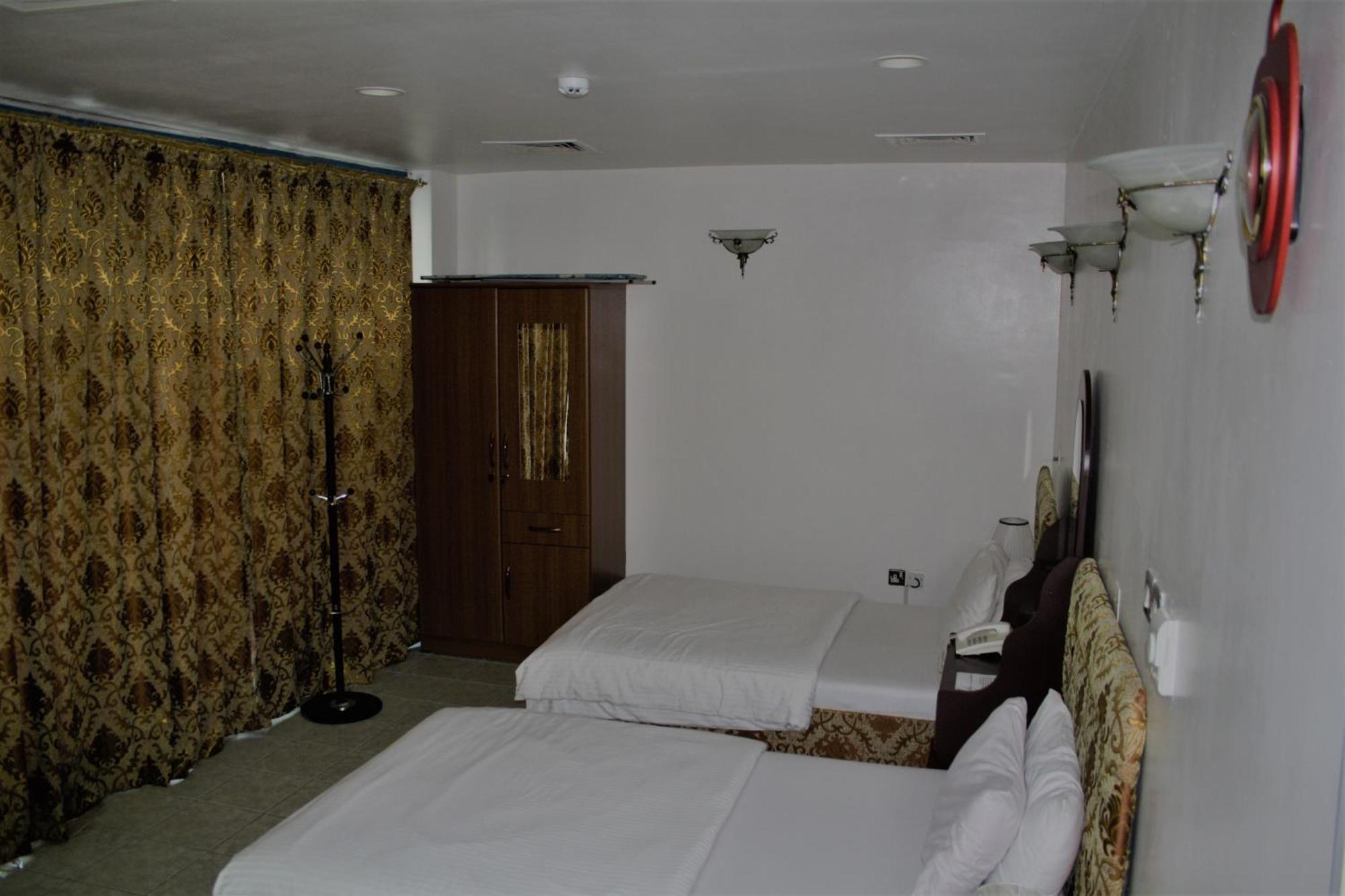 Sky Hotel Apartments Дубай Екстер'єр фото