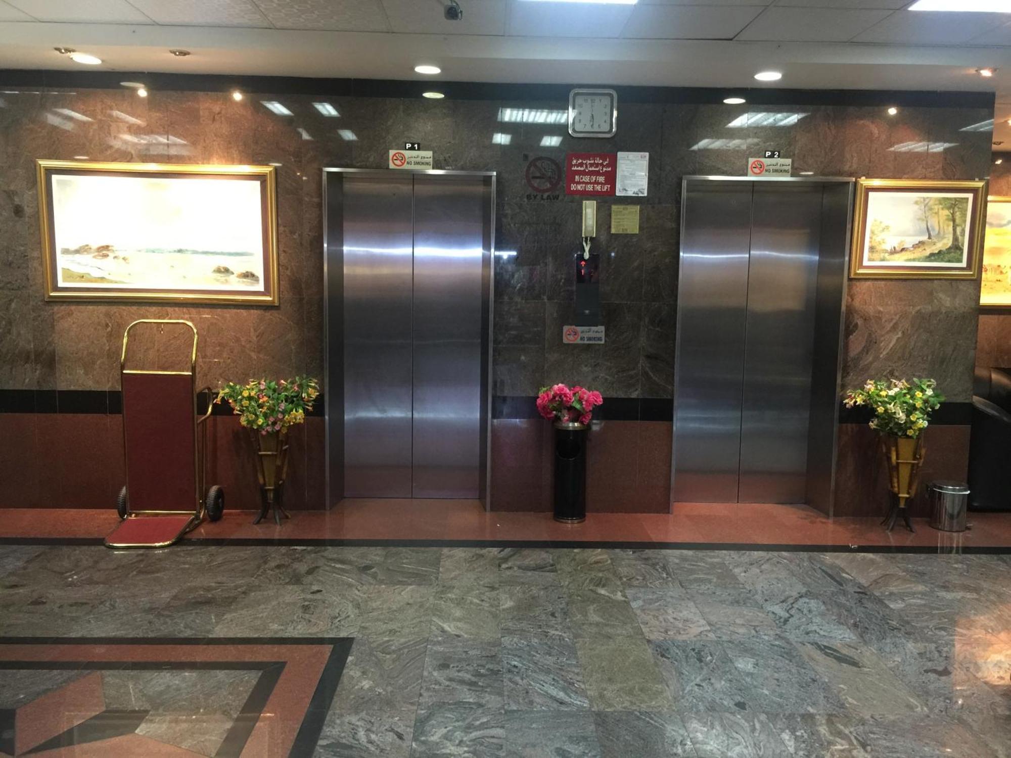 Sky Hotel Apartments Дубай Екстер'єр фото