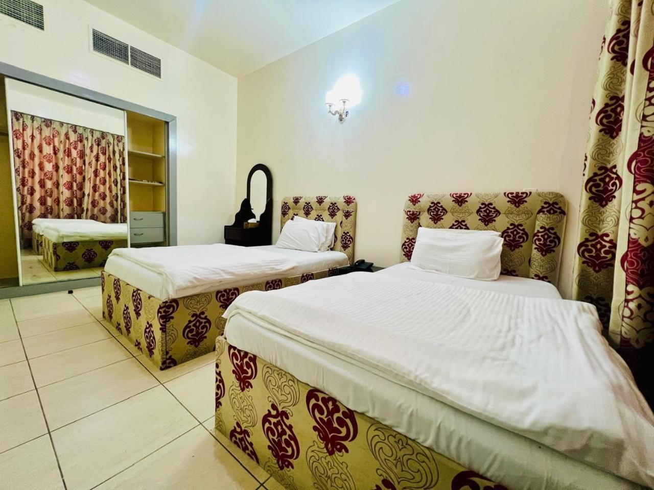 Sky Hotel Apartments Дубай Екстер'єр фото