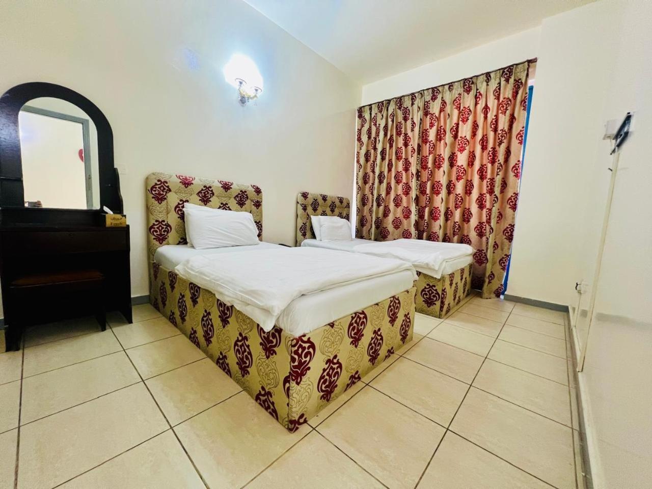 Sky Hotel Apartments Дубай Екстер'єр фото